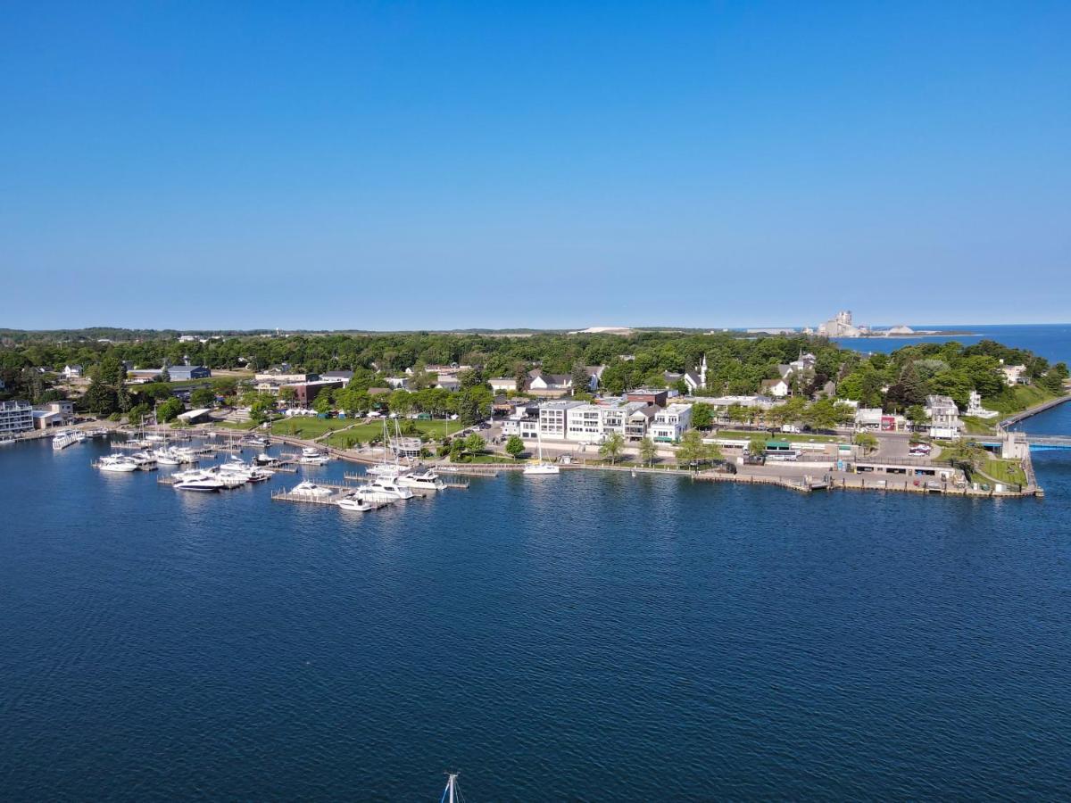 228 Edgewater Inn Charlevoix Exterior photo
