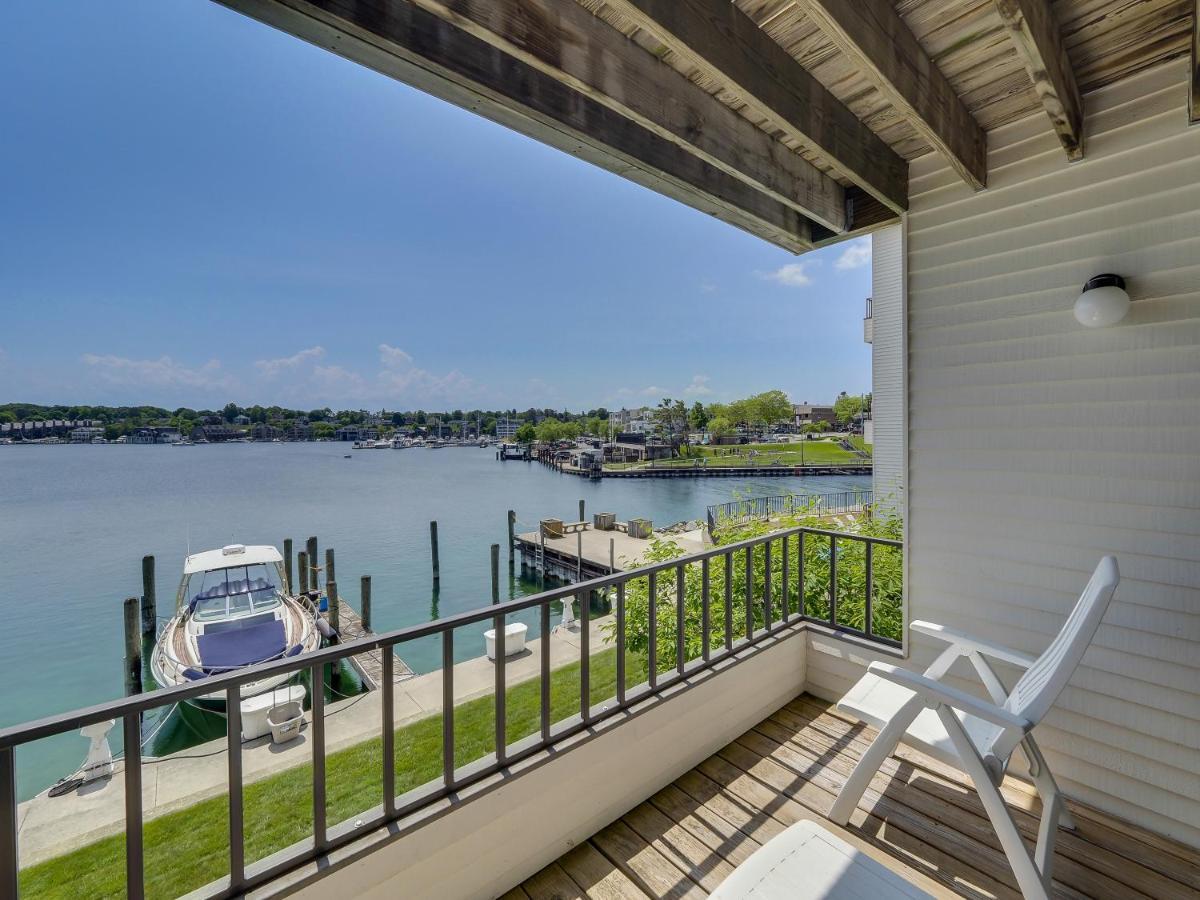 228 Edgewater Inn Charlevoix Exterior photo